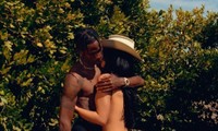 Kylie Jenner khoả thân ôm bạn trai dưới tán cây gây ‘bão’ mạng