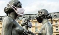 Bức tượng về ba người phụ nữ tại Paris, Pháp. Ảnh: DMT