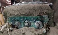 Phát hiện cỗ xe ngựa rước dâu 2.000 năm tuổi, có khắc ảnh mô tả cảnh quan hệ tình dục 