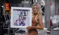 Nữ họa sĩ vẽ tranh khỏa thân kiếm 9 triệu USD/năm