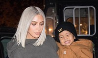 Kim Kardashian tiết lộ con trai Saint West mắc COVID-19.