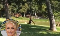 Britney Spears nhào lộn quanh hồ &apos;ăn mừng&apos; chiến thắng đầu tiên trên tòa