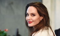 Angelina Jolie xô đổ kỷ lục của &apos;tình địch&apos; cũ trong lần đầu dùng Instagram