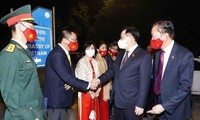 Chủ tịch Quốc hội Vương Đình Huệ gặp cộng đồng người Việt Nam ở Ấn Độ