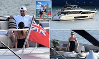 Victoria Beckham diện váy ngắn sexy trên du thuyền hơn 154 tỷ đồng mới tậu