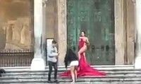 Người phụ nữ bị bắt vì chụp ảnh phản cảm trước nhà thờ Italy