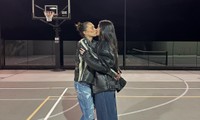 Kylie Jenner hôn môi phụ nữ trong ngày Valentine