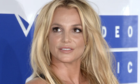 Britney Spears chỉ trích cha mẹ 