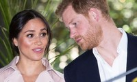 Hoàng gia Anh nói về thông tin cắt Meghan khỏi bức ảnh với Harry