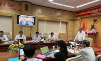 Thứ trưởng Nguyễn Trường Sơn chủ trì cuộc tập huấn về điều trị bệnh đậu mùa khỉ. Ảnh: Lê Hảo