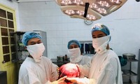 Choáng với u xơ tử cung to bằng thai nhi 9 tháng