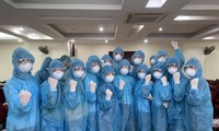 Các sinh viên năm cuối Trường Đại học Y Hà Nội cùng tham gia chống dịch Covid-19 với ngành y tế Hà Nội