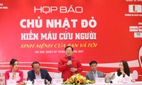 Nhà báo Lê Xuân Sơn, Tổng Biên tập báo Tiền Phong phát biểu tại họp báo. Ảnh: Như Ý