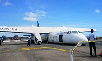 Chiếc máy bay vỡ đôi khi hạ cánh