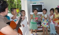 Cách nào hạn chế bạo hành học sinh mầm non?