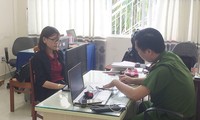 Bị can Nguyễn Huỳnh Tú Trinh tại cơ quan công an.