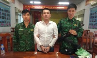 Sang Campuchia đánh bạc, khi về &apos;tiện thể&apos; mang theo ma túy 
