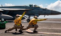 Các thủy thủ Mỹ trên tàu sân bay USS Ronald Reagan. (Ảnh: US Navy)