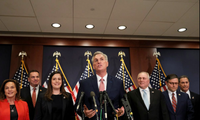Lãnh đạo đảng Cộng hoà tại Hạ viện (giữa) Kevin McCarthy. (Ảnh: Reuters)