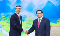 Thủ tướng Phạm Minh Chính tiếp Bộ trưởng Ngoại giao UAE Sheikh Abdullah bin Zayed Al Nahyan. (Ảnh: TTXVN)