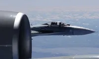 Một tiêm kích Su-27 của Nga nhìn từ máy bay trinh sát Mỹ năm 2017. (Ảnh: France24)