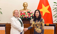 Thứ trưởng Lê Thị Thu Hằng tiếp bà Tatiana Valovaya ngày 19/10. (Ảnh: Nguyên Hồng)