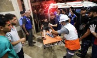 Một người Palestine bị thương trong cuộc không kích của Israel vào Dải Gaza. (Ảnh: Getty)