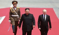 Chủ tịch Triều Tiên Kim Jong Un đón Tổng thống Nga Vladimir Putin đến thăm Bình Nhưỡng vào tháng 6/2024. (Ảnh: Sputnik)