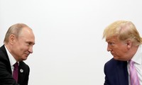 Tổng thống Nga Vladimir Putin và Tổng thống Mỹ Donald Trump trong cuộc gặp ở Osaka năm 2019. (Ảnh: Reuters)