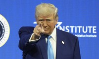 Tổng thống Mỹ Donald Trump phát biểu tại hội nghị thượng đỉnh của Viện Sáng kiến Đầu tư Tương lai tại Miami Beach ngày 19/2. (Ảnh: AP)