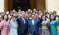 Hai Thủ tướng Việt - Nhật cùng uống cà phê, thăm Bảo tàng Lịch sử quốc gia