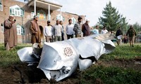 Một tòa nhà ở Pakistan bị hư hại sau cuộc tấn công của Ấn Độ. (Ảnh: Reuters)