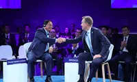 Thủ tướng Phạm Minh Chính trong phiên đối thoại cá nhân với Chủ tịch điều hành WEF Børge Brende. Ảnh: VGP