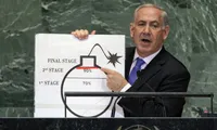 Thủ tướng Israel Benjamin Netanyahu trình bày nỗi lo ngại về tham vọng hạt nhân của Iran tại Liên Hợp Quốc năm 2012. (Ảnh: AP)