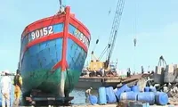 Cận cảnh tàu cá ĐNA 90152 TS bị hư hỏng nặng