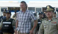 Ông Sergei Polonsky khi bị dẫn độ về Nga.