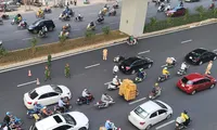 Lực lượng chức năng dựng lại hiện trường vụ va chạm