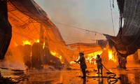 Vụ xưởng gỗ ở Hà Nội &apos;chìm&apos; trong lửa: Bị đình chỉ vẫn lén lút hoạt động 