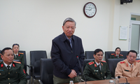 Bộ trưởng Tô Lâm thăm hỏi đại úy bị tài xế vi phạm nồng độ cồn tông chấn thương sọ não