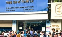 SJC bất ngờ đóng cửa, khách mua vàng miếng lẫn nữ trang cùng ngậm ngùi ra về