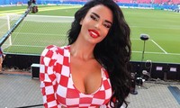 Người mẫu mặc táo bạo tại Euro nhận chỉ trích