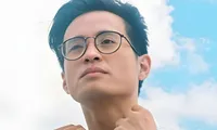 Cuộc gặp của Hà Anh Tuấn và người phụ nữ quét rác đêm Giao thừa