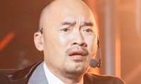 Tiến Luật cầu xin khán giả