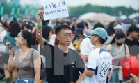 Giá vé show có G-Dragon giảm sâu, phe vé ế khách
