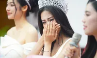 Hoa hậu Hà Trúc Linh về báo Tiền Phong: &apos;Từ nay chúng ta là người một nhà&apos;
