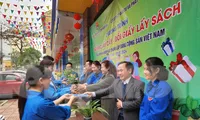 Đổi rác lấy cây - Đổi giấy lấy sách