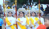 Ấn tượng cảnh 23 thiếu nữ xinh đẹp cầm bảo kiếm rước kiệu ở ngôi đền thiêng nhất xứ Nghệ