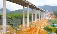 Hình hài những cây cầu xuyên rừng, vượt núi trên cao tốc Bắc - Nam