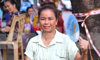 Phụ huynh vượt hơn 100km xuống phố động viên con, cháu thi tốt