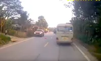 Vụ tai nạn khiến bé 5 tuổi tử vong: Tạm giữ các phương tiện để điều tra